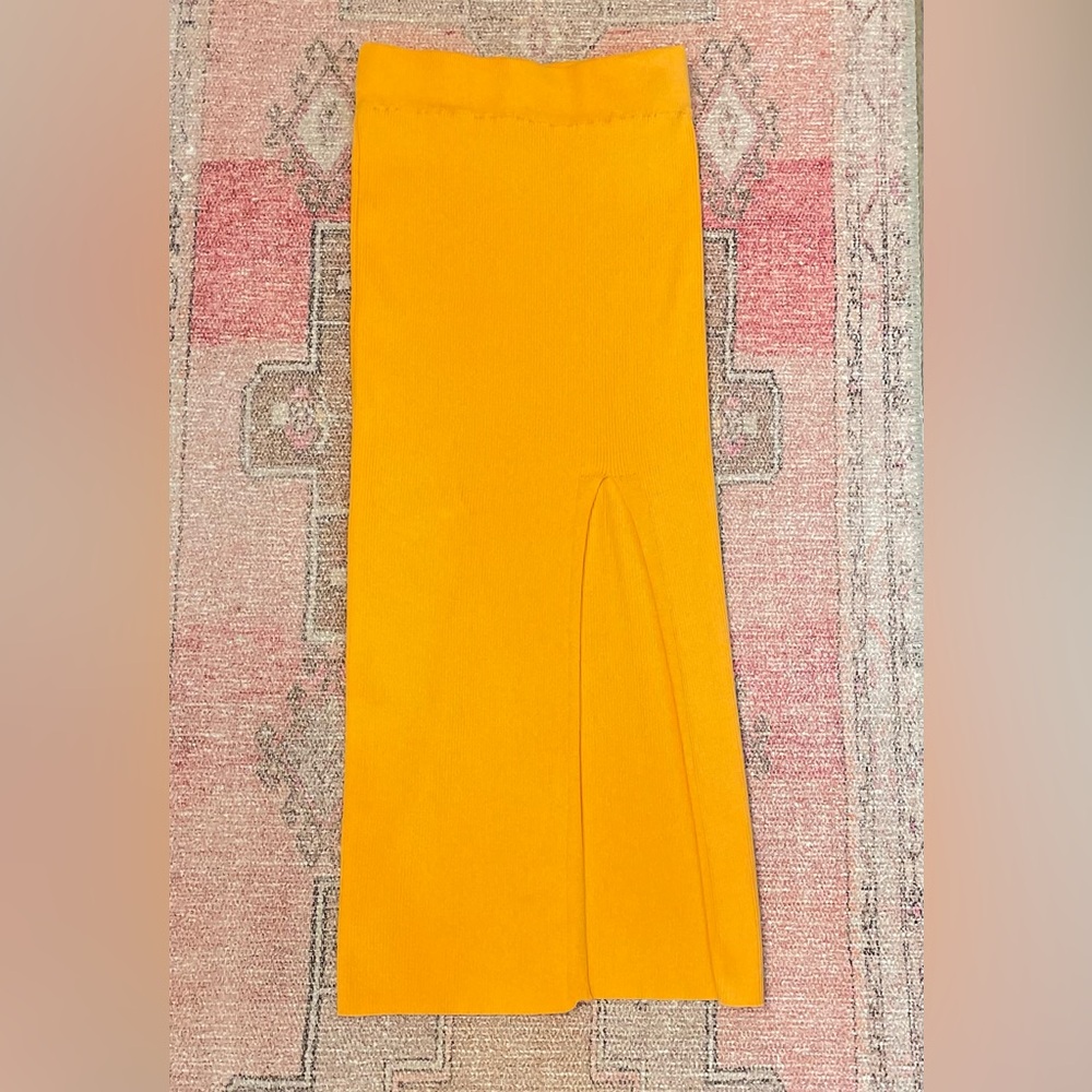 Tangerine mid length with slit skirt and elastic band. NWOT.